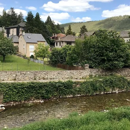 Joli Avec Vue Sur La Riviere * 梅吕埃